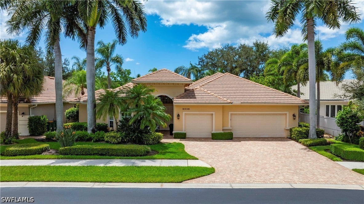 5038 Rustic Oaks Cir, Naples, FL 34105 photo