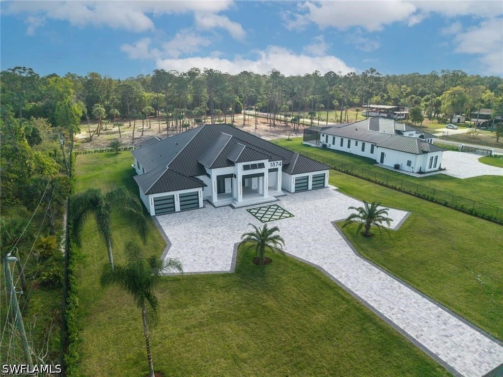 1874 39 St, Naples, FL 34117