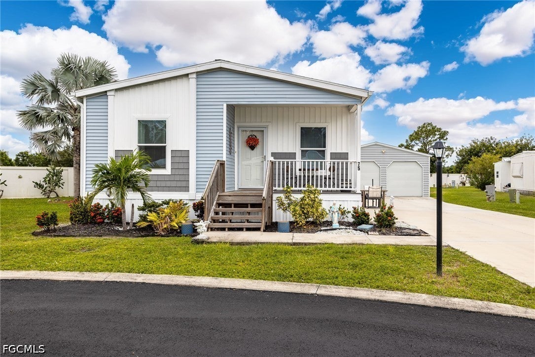 75 Sanders Ct, North Fort Myers, FL 33903