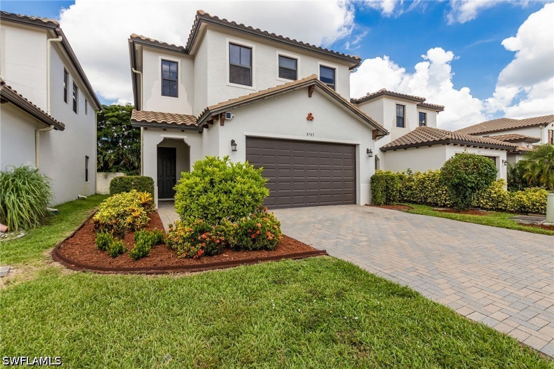 8785 Madrid Cir, Naples, FL 34104
