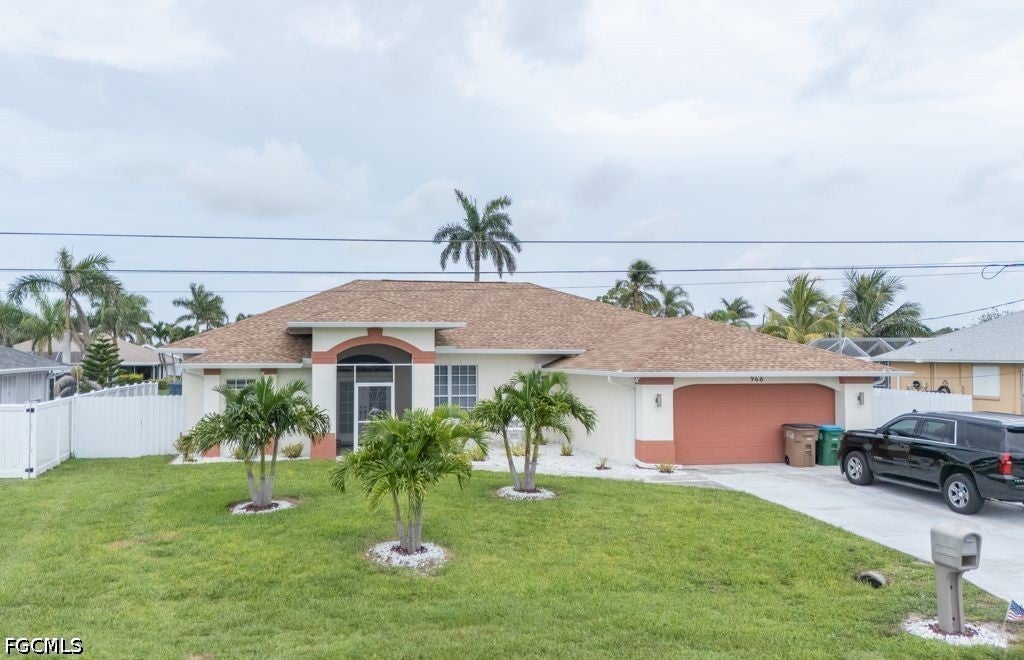 946 SE 23 Pl, Cape Coral, FL 33990 photo