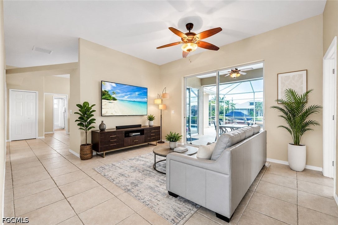 2909 SW 38 St, Cape Coral, FL 33914 photo