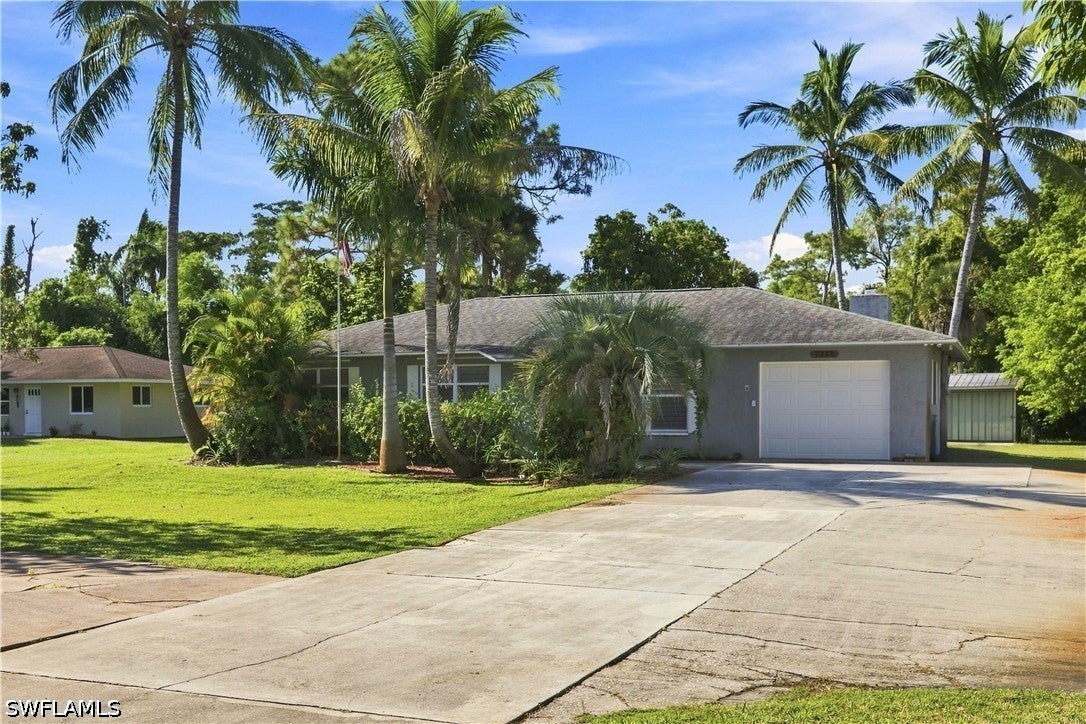 5290 Cypress Ln, Naples, FL 34113