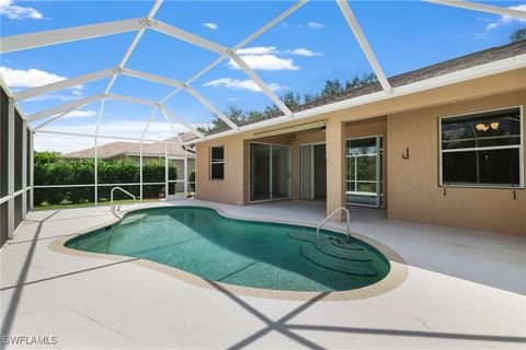 Single Family Residence in Fort Myers FL 9271 Pittsburgh Boulevard.jpg