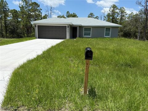 Single Family Residence in Lehigh Acres FL 1015 Cortez Avenue.jpg