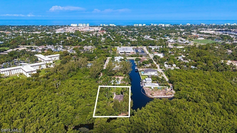 1551 Bembury Dr, Naples, FL 34102