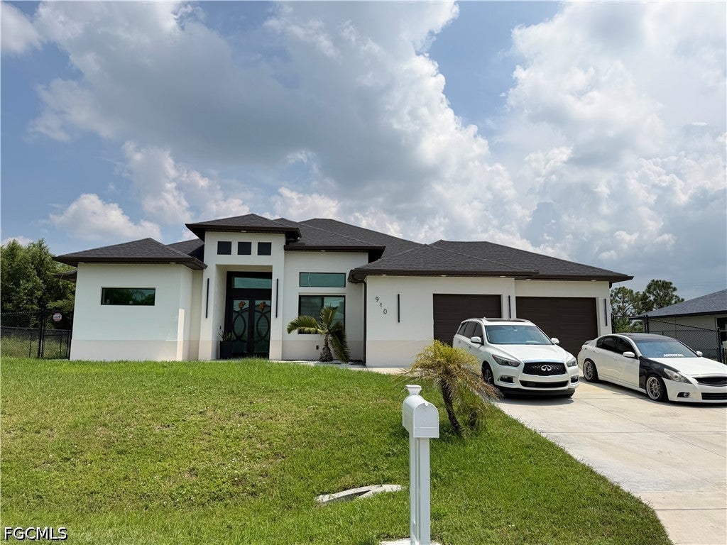 910 Venice Ave, Lehigh Acres, FL 33971 photo