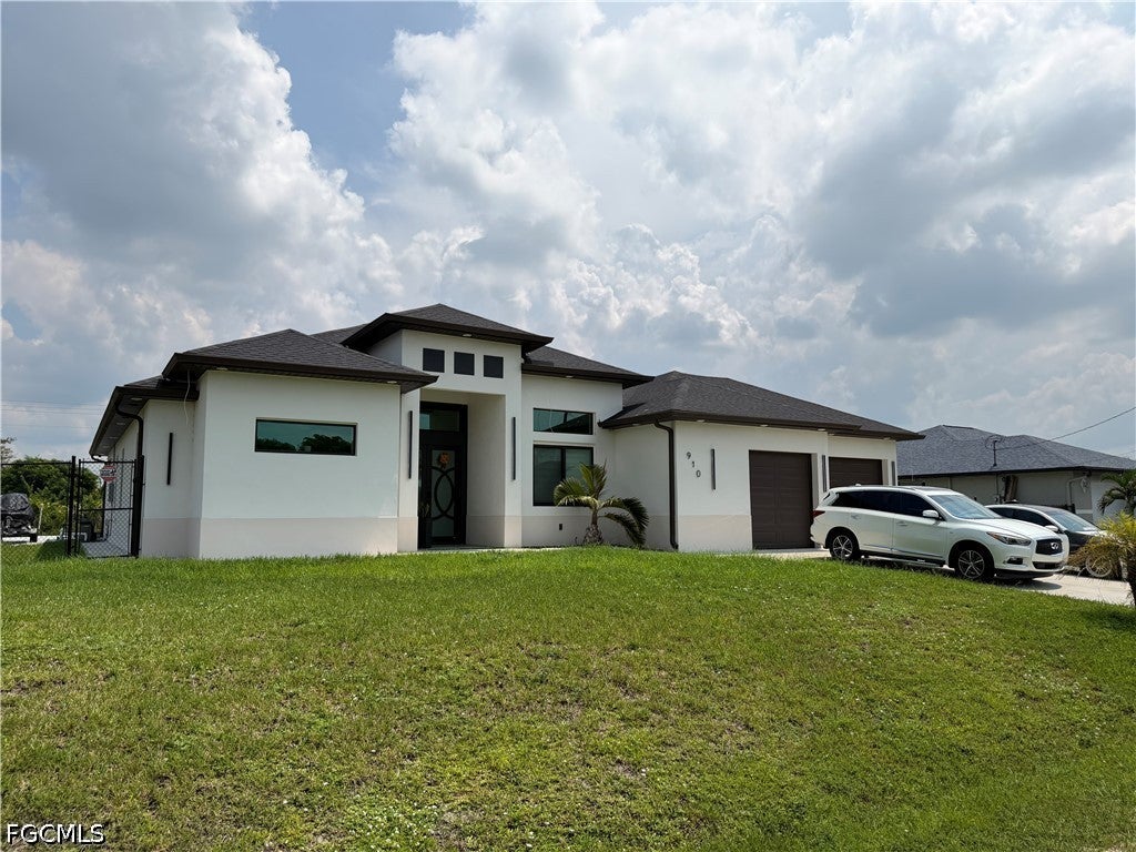 910 Venice Ave, Lehigh Acres, FL 33971 photo