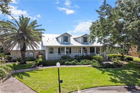 Single Family Residence in Fort Myers FL 8625 S Lake Circle.jpg