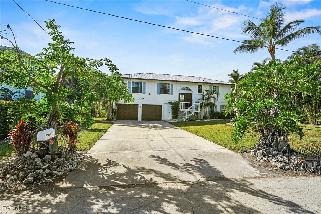 1570 Avion Pl, Naples, FL 34104 photo