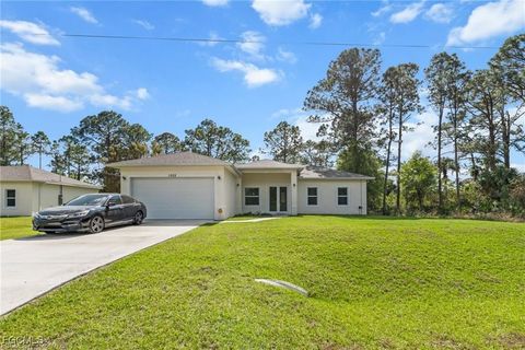 Single Family Residence in Lehigh Acres FL 1022 Bagget Street.jpg
