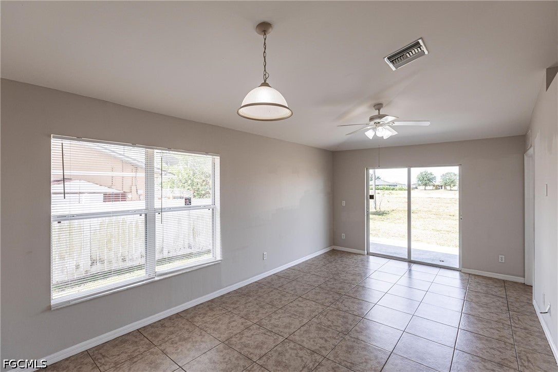 2130 NE 8 Pl, Cape Coral, FL 33909 photo
