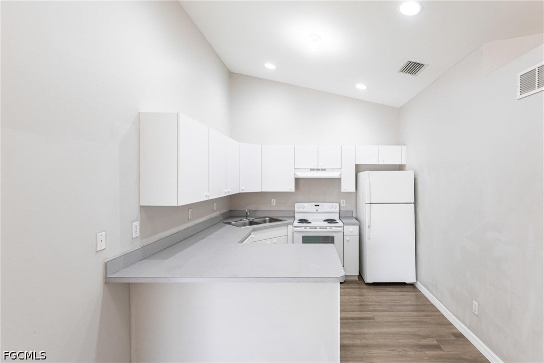 2130 NE 8 Pl, Cape Coral, FL 33909 photo