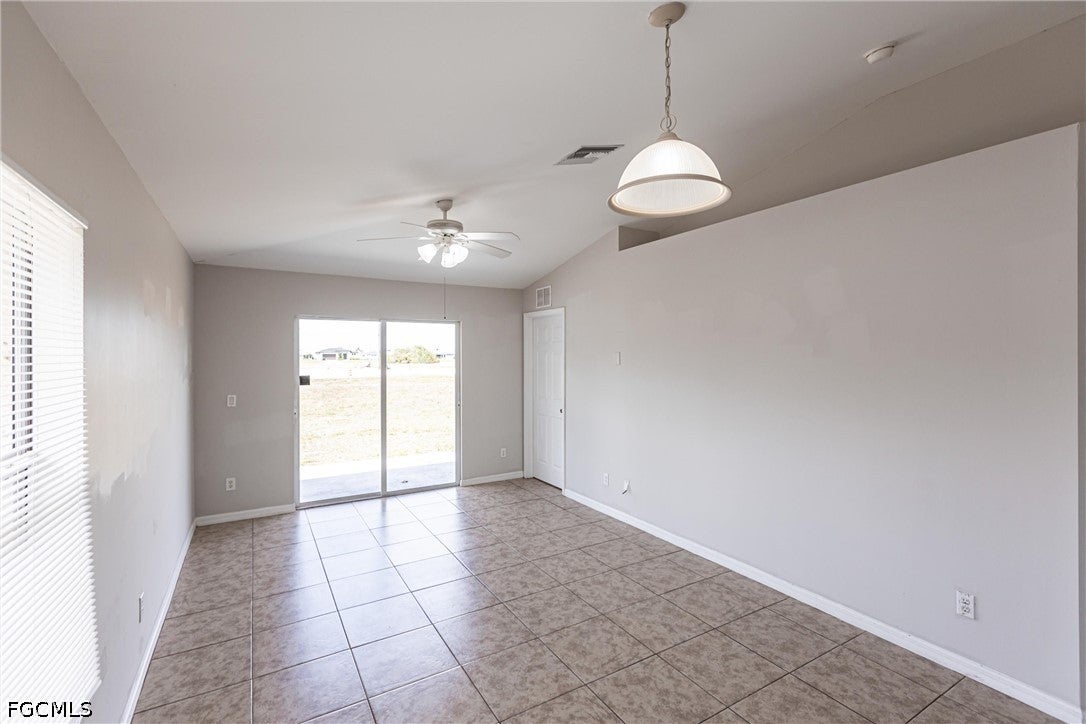 2130 NE 8 Pl, Cape Coral, FL 33909 photo