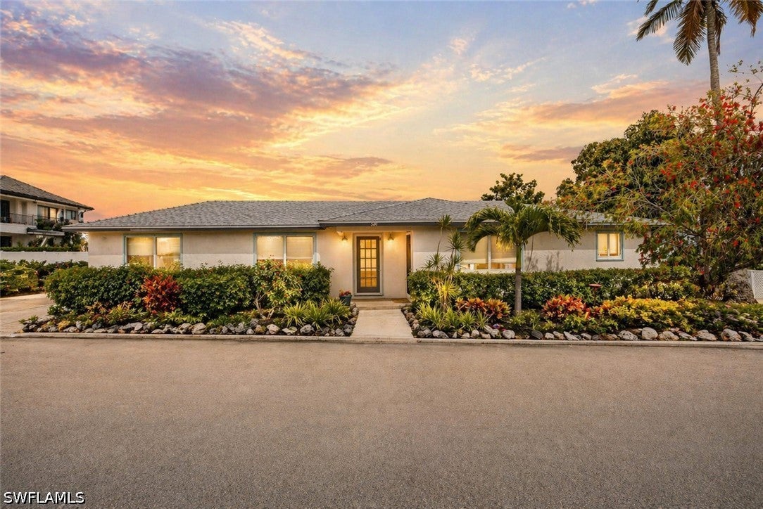 549 94 Ave, Naples, FL 34108