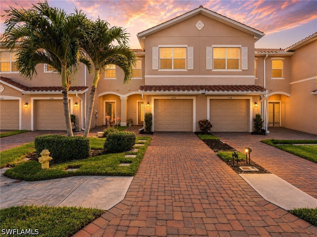 2722 Citrus St, Naples, FL 34120