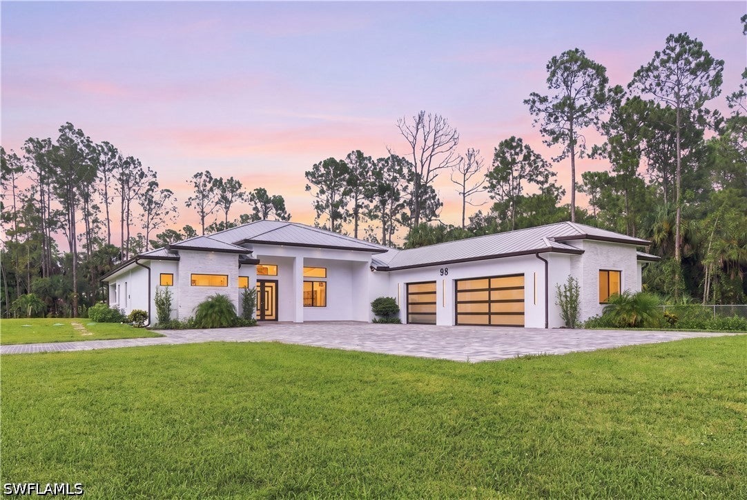 98 10 St, Naples, FL 34120