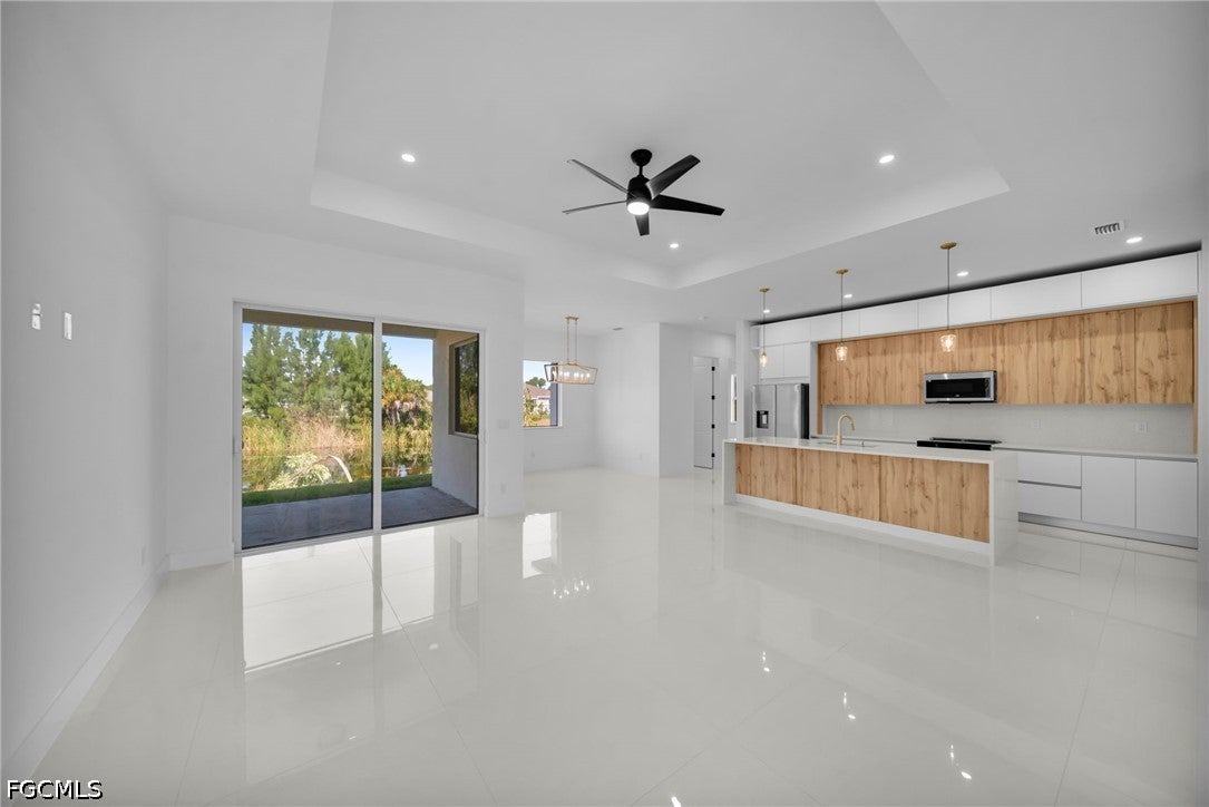 3338 NE 9 Pl, Cape Coral, FL 33909 photo