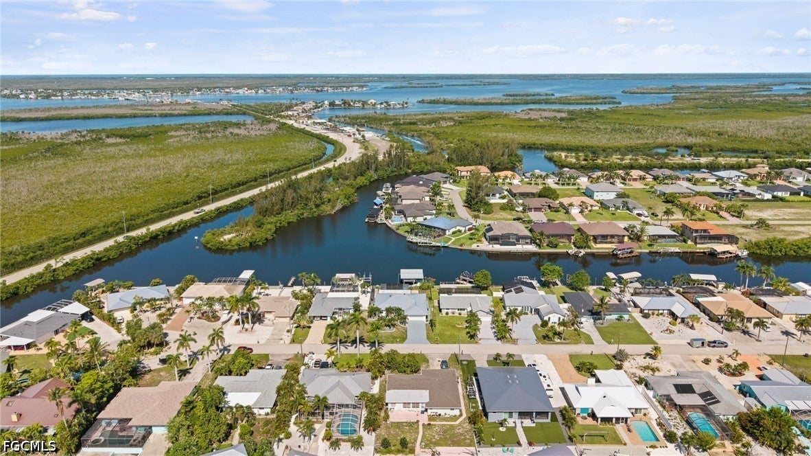 12213 Star Shell Dr, Matlacha Isles, FL 33991