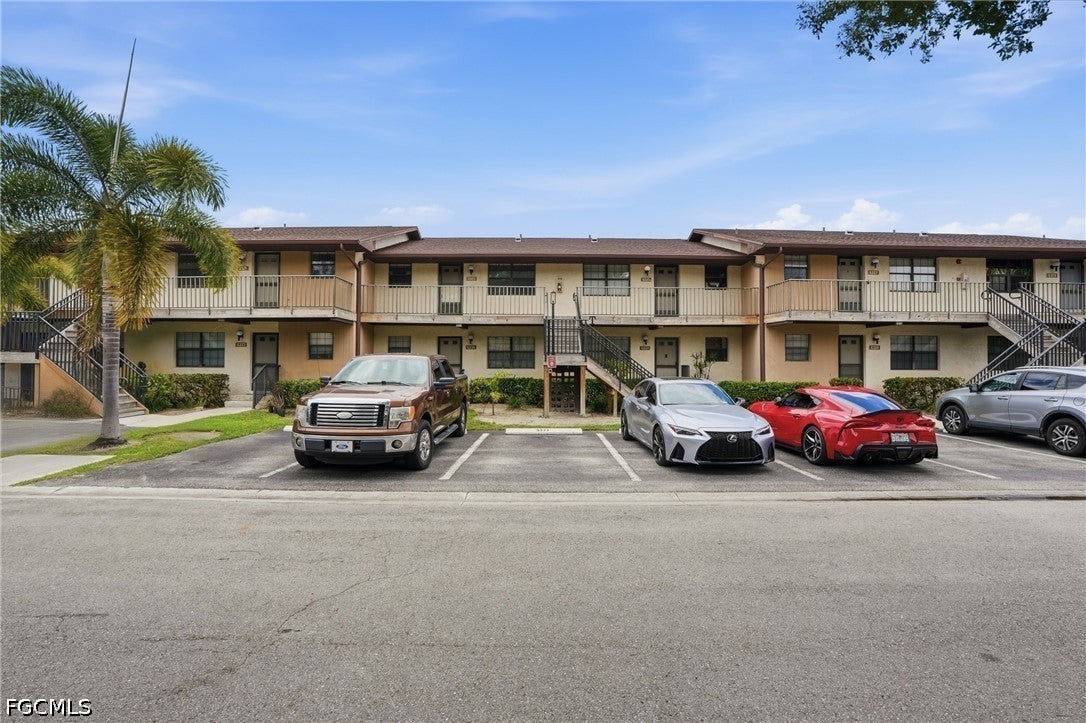 5323 Treetops Dr, Naples, FL 34113