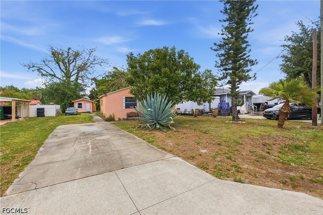2355 Jeffcott St, Fort Myers, FL 33901