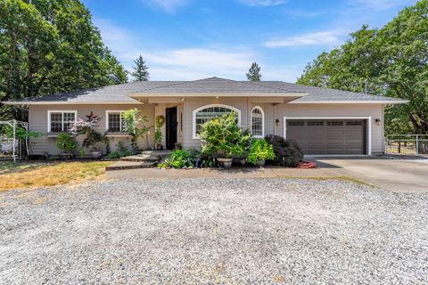 Single Family Residence in Grants Pass OR 5851 Hugo Road.jpg