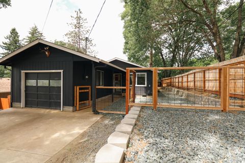 Single Family Residence in Gold Hill OR 590 Gustaf Street.jpg