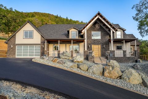 Single Family Residence in Rogue River OR 182 Wards Creek Road.jpg