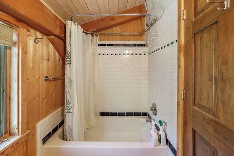 Single Family Residence in Klamath Falls OR 28925 Rocky Point Road 32.jpg