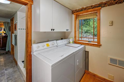 Single Family Residence in Klamath Falls OR 28925 Rocky Point Road 25.jpg
