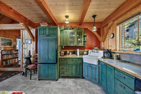 Single Family Residence in Klamath Falls OR 28925 Rocky Point Road 12.jpg