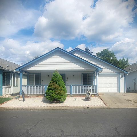 Single Family Residence in Grants Pass OR 805 Bower Lane.jpg