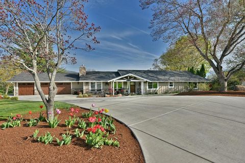 Single Family Residence in Medford OR 156 Greenway Circle.jpg