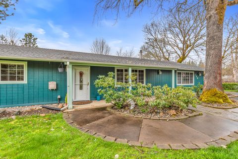 Single Family Residence in Rogue River OR 149 Queens Branch Road.jpg