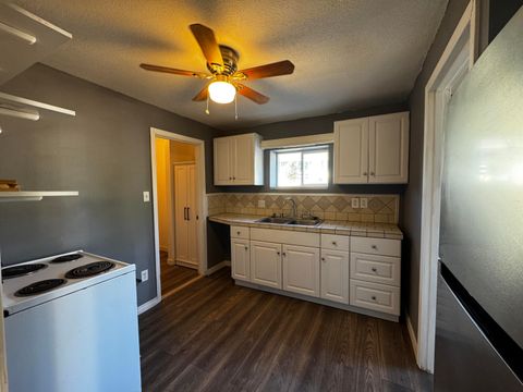 Single Family Residence in Klamath Falls OR 128 Hillside Avenue 4.jpg