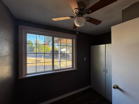 Single Family Residence in Klamath Falls OR 128 Hillside Avenue 6.jpg