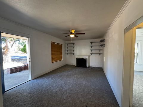 Single Family Residence in Klamath Falls OR 128 Hillside Avenue 3.jpg