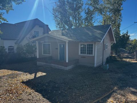 Single Family Residence in Klamath Falls OR 128 Hillside Avenue 1.jpg
