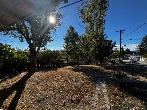 Single Family Residence in Klamath Falls OR 128 Hillside Avenue 12.jpg