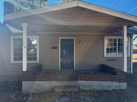 Single Family Residence in Klamath Falls OR 128 Hillside Avenue 2.jpg
