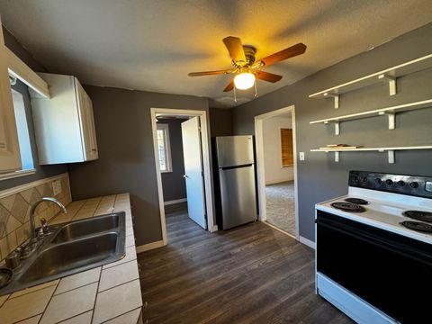 Single Family Residence in Klamath Falls OR 128 Hillside Avenue 5.jpg