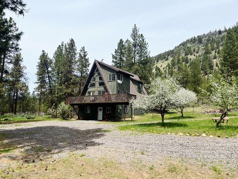 Single Family Residence in Klamath Falls OR 10211 Old Fort Road.jpg