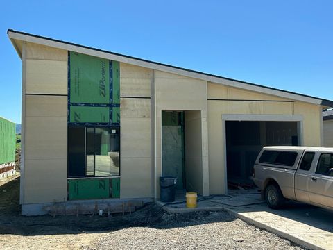 Single Family Residence in Medford OR 651 Terrazzo Way.jpg