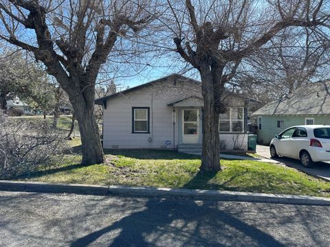Single Family Residence in Klamath Falls OR 232 Roosevelt Street.jpg