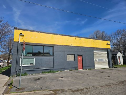  in Klamath Falls OR 833 E Main Street.jpg