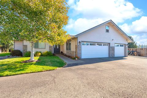 Single Family Residence in Grants Pass OR 1389 Wineteer Lane.jpg
