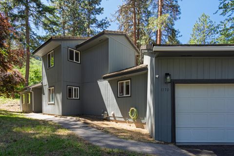 Single Family Residence in Klamath Falls OR 1170 Eagle Court.jpg