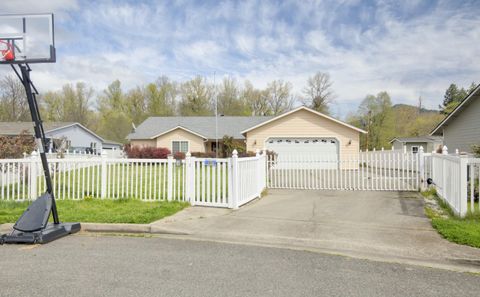 Single Family Residence in Glendale OR 307 Outback Lane.jpg