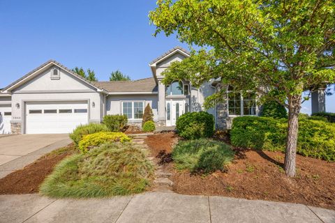 Single Family Residence in Eagle Point OR 1088 Oak Grove Court.jpg