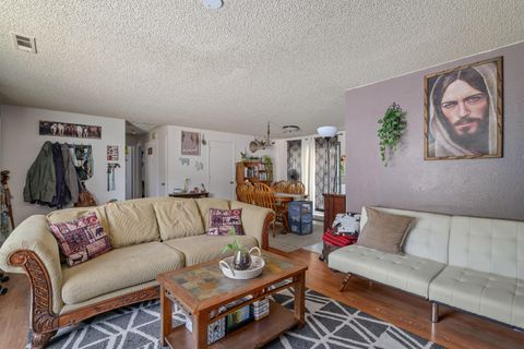 Single Family Residence in Gold Hill OR 1382 4th Avenue 5.jpg